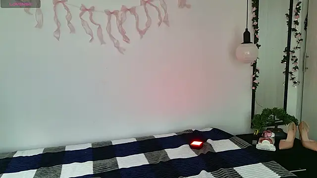 Snapshot of cutehanna1 chatting on February 18, 2026, 7:43 pm cutehanna1 online show from February 18, 2026, 7:43 pm