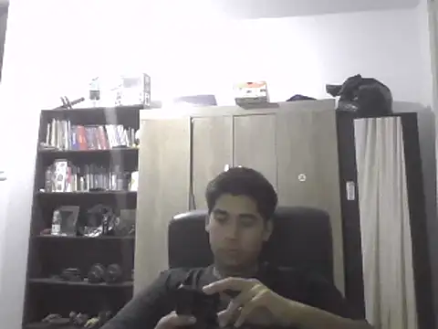 estudiante69 online show from March 3, 2025, 1:17 am