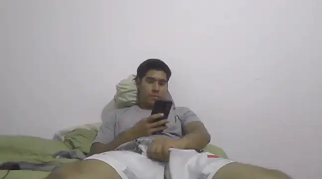 estudiante69 online show from February 24, 2025, 3:23 am