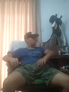 estudiante69 online show from February 4, 2025, 8:49 pm