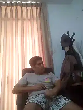 estudiante69 online show from January 19, 2025, 10:06 pm