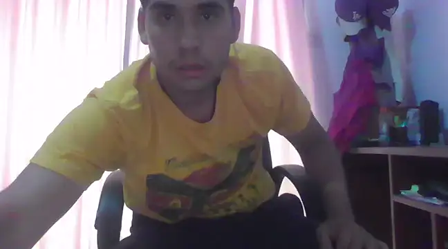 estudiante69 online show from February 8, 2025, 9:25 pm