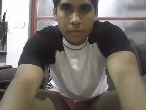 estudiante69 online show from January 23, 2025, 12:04 am