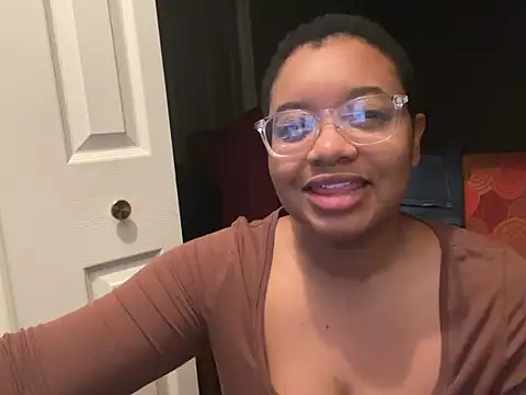 Makemymoney27 online show from March 21, 2025, 4:28 am