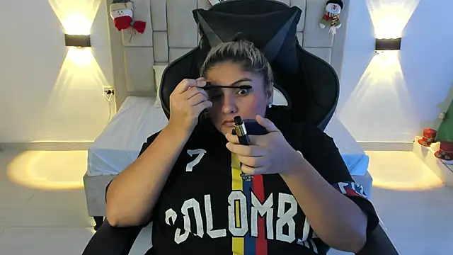 Sienna Jones online show from December 18, 2024, 8:47 pm