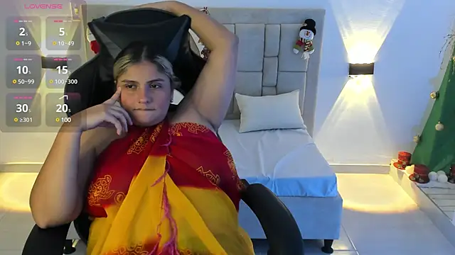 Sienna Jones online show from December 17, 2024, 6:31 pm