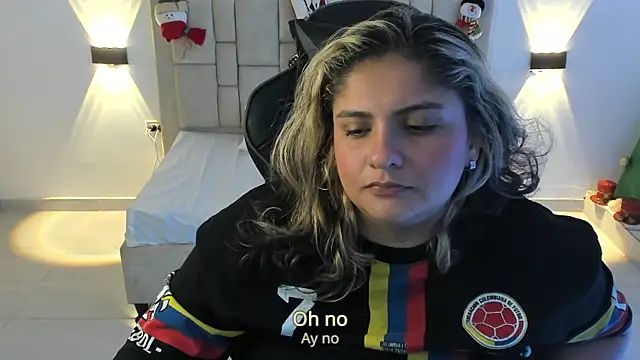 Sienna Jones online show from December 18, 2024, 11:51 pm