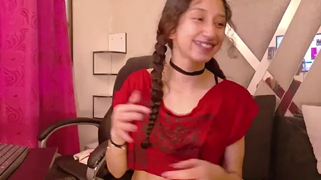 Queenjenn   online show from May 5, 2026, 10:46 pm