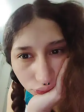 Queenjenn   online show from October 28, 2025, 5:56 pm