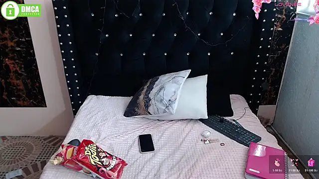 SarayMoorex  online show from December 21, 2025, 5:25 pm