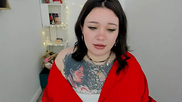 MoonLghte online show from February 28, 2025, 7:46 pm