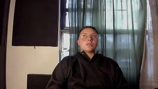 Noellesable online show from November 18, 2025, 5:16 pm