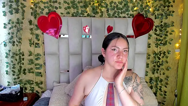 jenifer  power10 online show from February 20, 2025, 6:03 pm