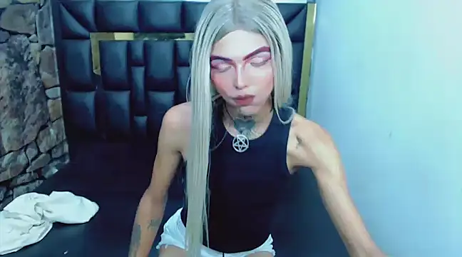 Snapshot of Luna_and_valery chatting on December 28, 2024, 8:15 pm Luna and valery online show from December 28, 2024, 8:15 pm