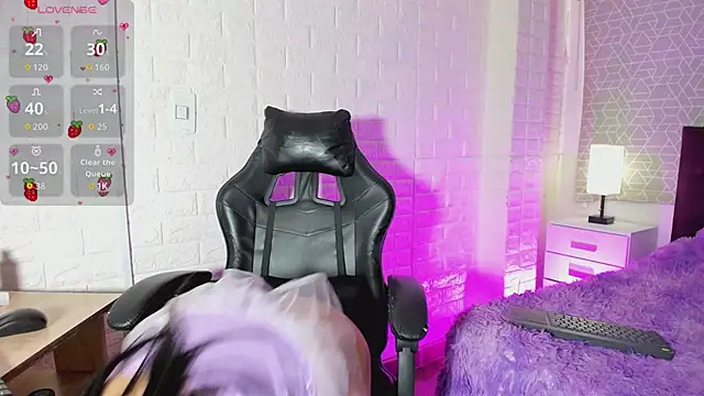 sweet kitty0110 online show from March 3, 2026, 1:18 pm