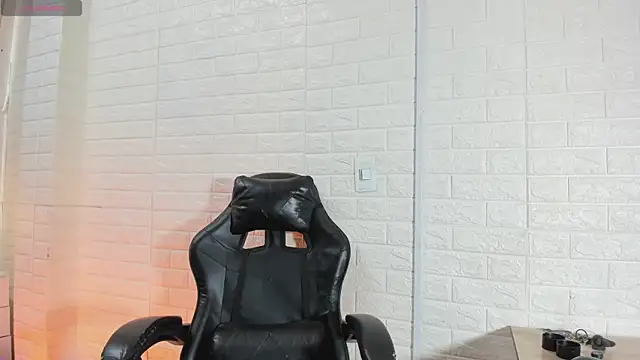 sweet kitty0110 online show from March 14, 2026, 7:53 pm