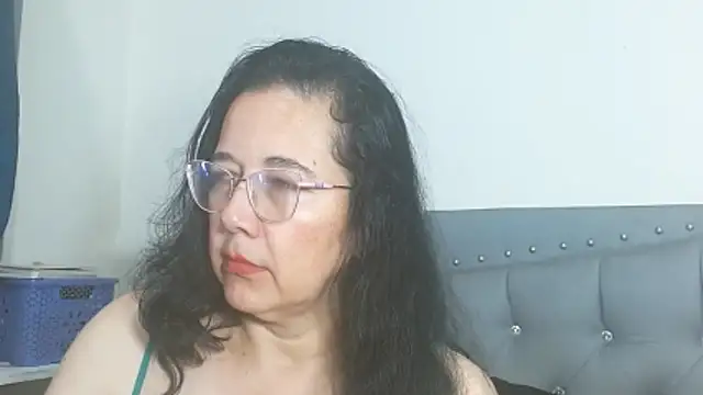 maturepriscila online show from May 23, 2026, 1:32 pm