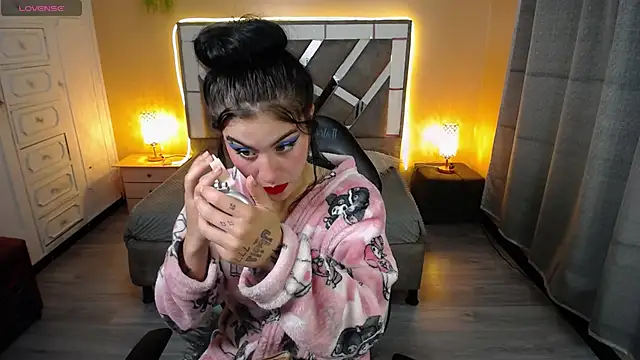 Snapshot of Kate_Laurence_ chatting on February 20, 2025, 8:06 am Kate Laurence online show from February 20, 2025, 8:06 am