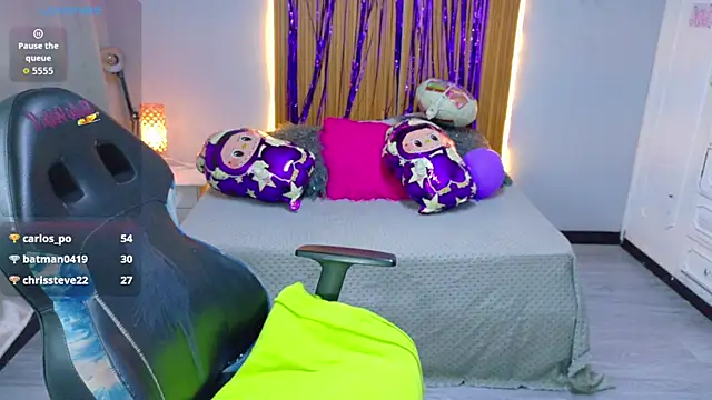 Snapshot of Kate_Laurence_ chatting on November 15, 2025, 11:47 am Kate Laurence online show from November 15, 2025, 11:47 am