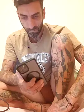 Italian69am online show from November 5, 2025, 4:32 pm