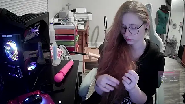 LilyFoxxx online show from February 9, 2026, 6:11 am