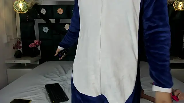 valtira nova online show from December 15, 2025, 6:47 pm