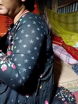 Snapshot of Super-Couple chatting on March 9, 2025, 7:34 am Super-Couple online show from March 9, 2025, 7:34 am