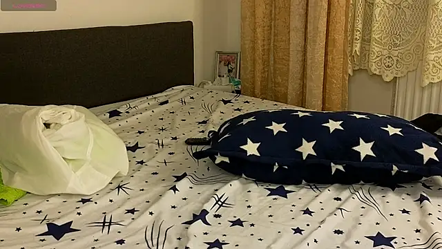 Lyrisa online show from January 3, 2025, 4:48 pm