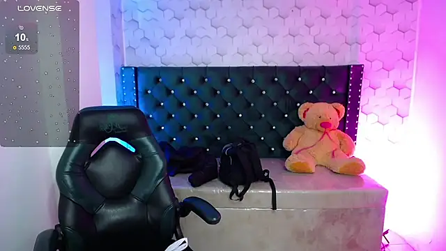 Snapshot of Sofi_hot_4m chatting on October 14, 2025, 2:28 pm Sofi hot 4m online show from October 14, 2025, 2:28 pm