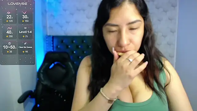 Snapshot of Sofi_hot_4m chatting on October 15, 2025, 1:30 pm Sofi hot 4m online show from October 15, 2025, 1:30 pm