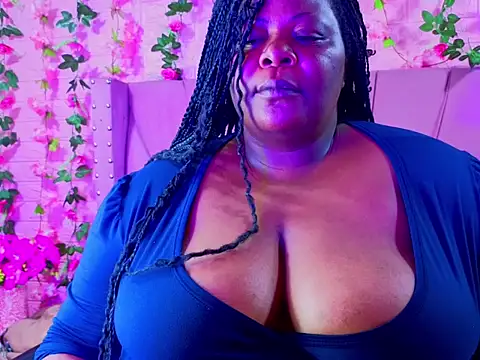Snapshot of rocio_bbw_ chatting on October 13, 2025, 11:27 pm rocio bbw online show from October 13, 2025, 11:27 pm