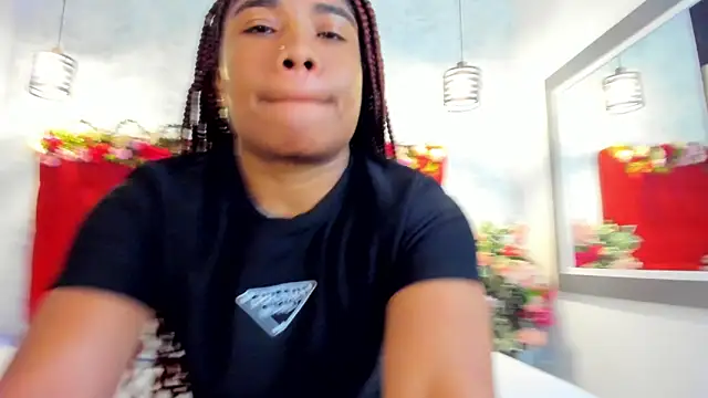 Snapshot of SilvannaFit chatting on April 26, 2026, 9:06 am SilvannaFit online show from April 26, 2026, 9:06 am