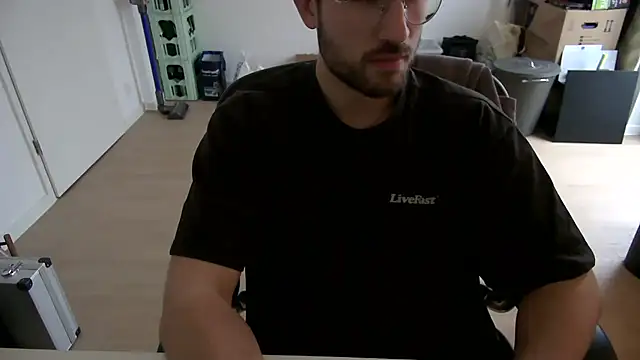 Snapshot of taallguyy_196 chatting on November 19, 2025, 12:05 pm taallguyy 196 online show from November 19, 2025, 12:05 pm