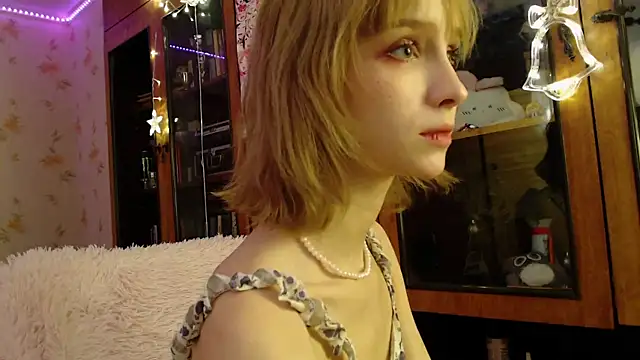 Snapshot of cloudgirrl chatting on January 10, 2025, 10:15 pm cloudgirrl online show from January 10, 2025, 10:15 pm