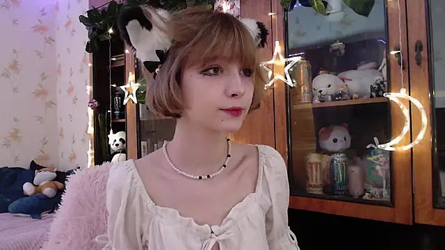 Snapshot of cloudgirrl chatting on March 1, 2025, 10:10 pm cloudgirrl online show from March 1, 2025, 10:10 pm