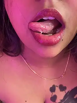 wildestcouplee online show from November 22, 2025, 5:12 pm