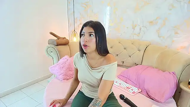 khloeblake online show from November 18, 2025, 5:11 am