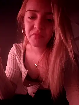 SUSELLAM1 online show from February 9, 2025, 6:58 pm