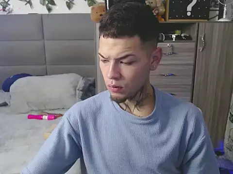 MarceloMilk online show from November 3, 2025, 4:50 am