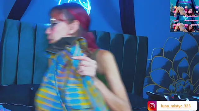 Lunamistyc online show from November 28, 2025, 7:47 pm