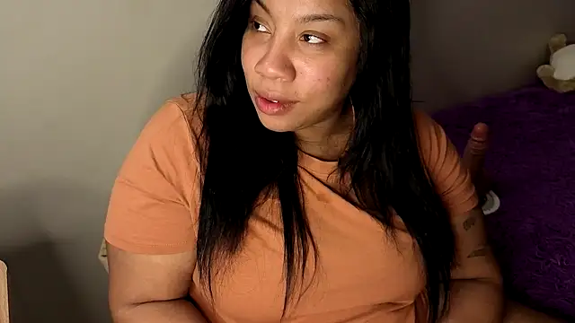 Snapshot of RoxiesObsession chatting on March 2, 2025, 10:05 am RoxiesObsession online show from March 2, 2025, 10:05 am