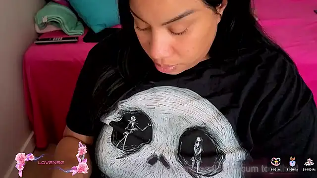 Snapshot of RoxiesObsession chatting on March 10, 2025, 5:50 pm RoxiesObsession online show from March 10, 2025, 5:50 pm