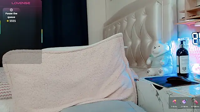 lunalovedoll  online show from June 3, 2026, 6:45 pm