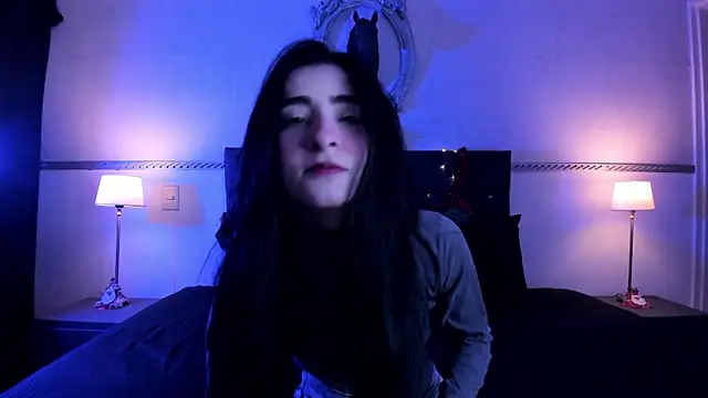 Snapshot of RomeroMoon chatting on December 24, 2024, 1:06 pm RomeroMoon online show from December 24, 2024, 1:06 pm