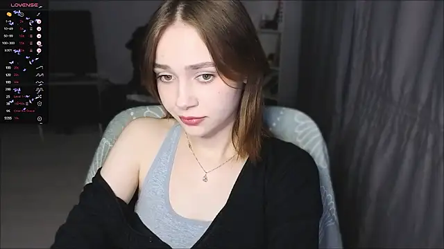 SweetLinaa online show from March 4, 2026, 6:04 pm