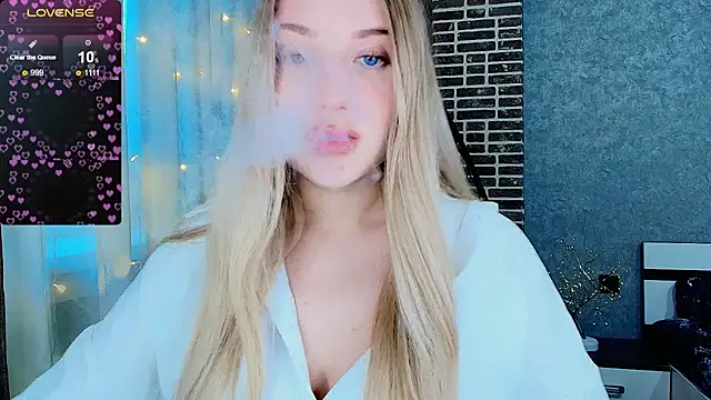 Evacadooo online show from November 27, 2025, 4:46 am