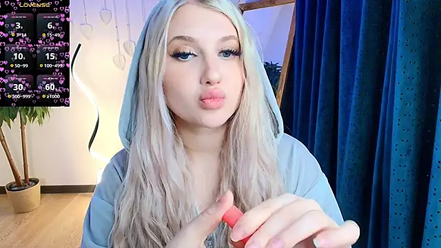 Snapshot of Evacadooo chatting on February 6, 2026, 2:40 am Evacadooo online show from February 6, 2026, 2:40 am