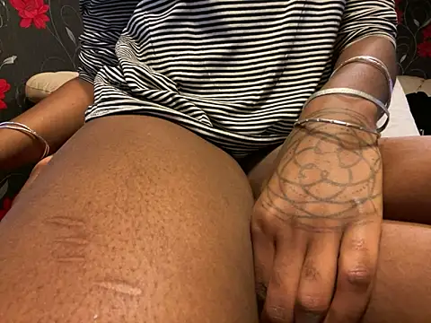 iveedie017 online show from January 28, 2025, 7:00 pm