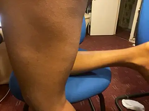 iveedie017 online show from December 29, 2024, 5:33 pm