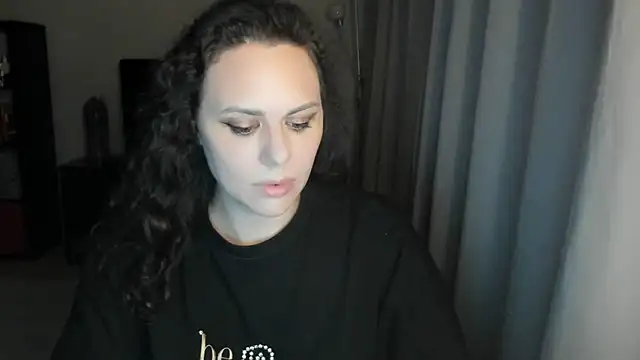 Snapshot of MollyCheiz chatting on June 24, 2026, 11:46 pm MollyCheiz online show from June 24, 2026, 11:46 pm
